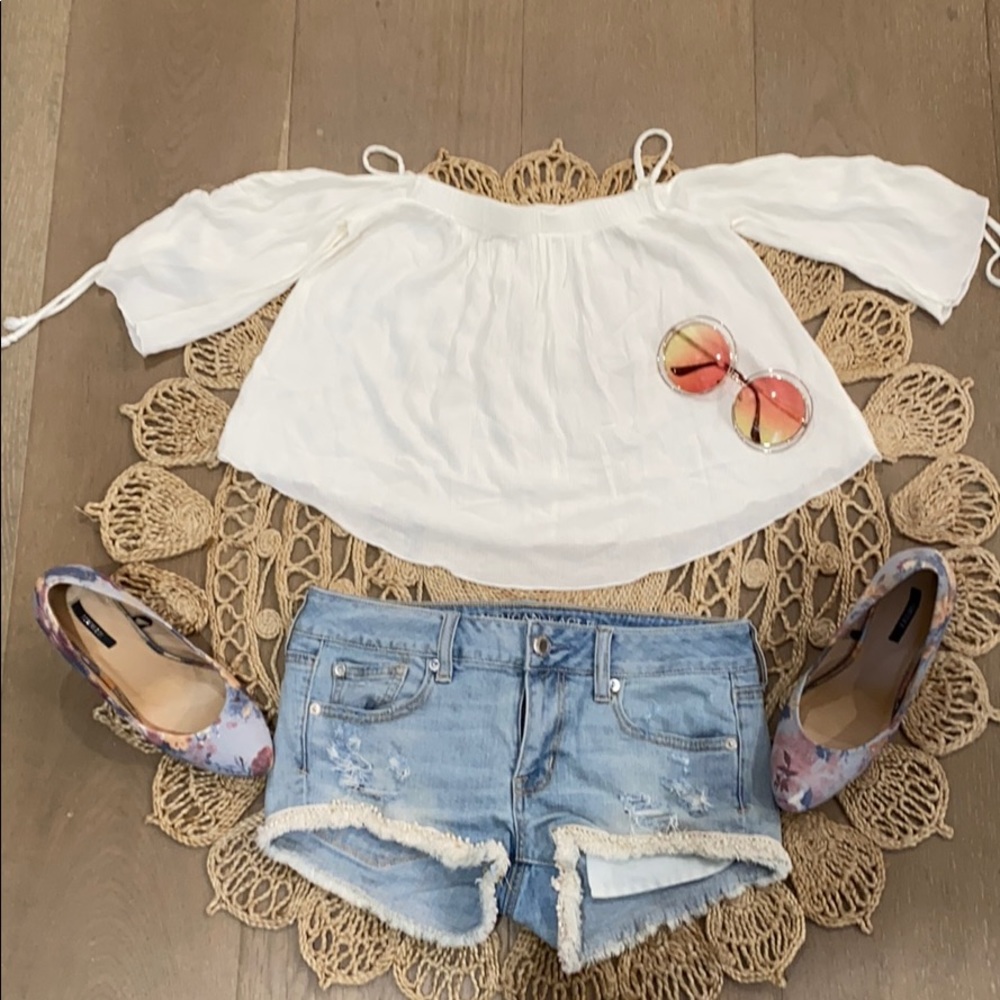 Extremely cute white crop top. 3/4 sleeves